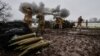155 milliméteres tüzérségi lövedékek az ukrajnai Donyecki területen 2022 novemberében