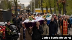 Похороны двух детей, которые погибли в результате российского ракетного удара, Умань, 30 апреля 2023 года