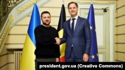Ukrainian President Volodymyr Zelenskiy and Belgian Prime Minister Alexander De Croo (file photo)
