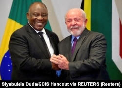 Президент Южной Африканской Республики Сирил Рамафоса (слева) и президент Бразилии Лула да Силва (архивное фото)