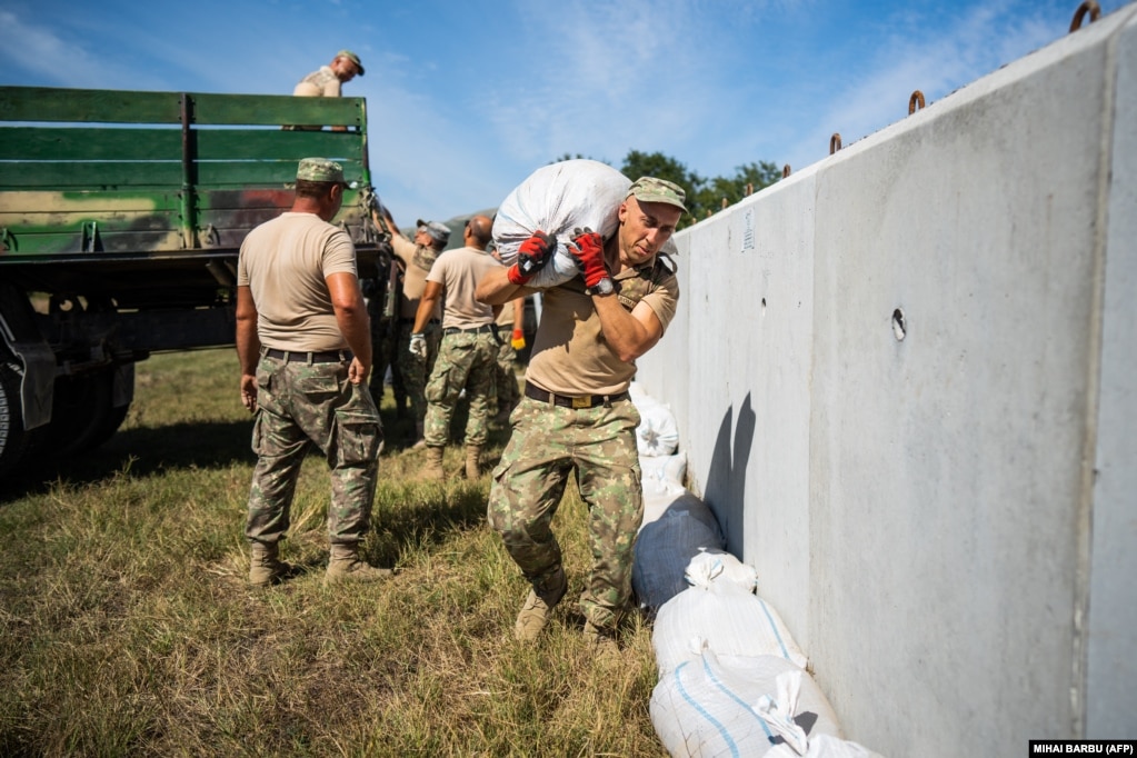 Після зриву угоди, яка дозволяла поставки зерна, влада України неодноразово заявляла, що Кремль посилив свої атаки на українські чорноморські порти та інфраструктуру, які мають вирішальне значення для експорту сільськогосподарської продукції, необхідної для вирішення глобальної продовольчої кризи