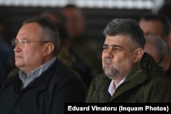 Prim-ministrul Marcel Ciolacu (dreapta) și prietenul său Nicolae Ciucă ar putea deveni adversari în competiția pentru candidatura la prezidențiale a Alianței PSD-PNL.