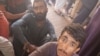 ادامهٔ بازداشت افغان‌ها در پاکستان؛ منیزه کاکر: ۱۱ تن دارای اسناد قانونی بازداشت شده اند