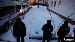 Police officers stand outside a police station where detained Russian opposition leader Aleksei Navalny was being held, outside Moscow, in January 2021. 