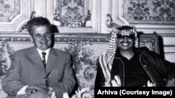 Prima întrunire dintre Nicolae Ceaușescu și Yasser Arafat, pe atunci președintele Organizației pentru Eliberarea Palestinei, a avut loc la Cairo, în 1972.