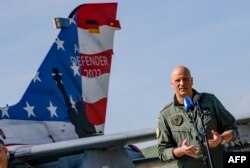 Командующий ВВС ФРГ генерал Инго Герхартц выступает на открытии учений Air Defender Exercise 2023