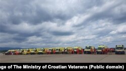 Hrvatske službe Hitne pomoći na aerodromu čekaju da preuzmu ukrajinske ranjenike, 26. travanj 2023. 
