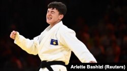 Xhudistja Laura Fazliu pas fitores në Lojërat Olimpike të mbajtura në Paris më 2024.