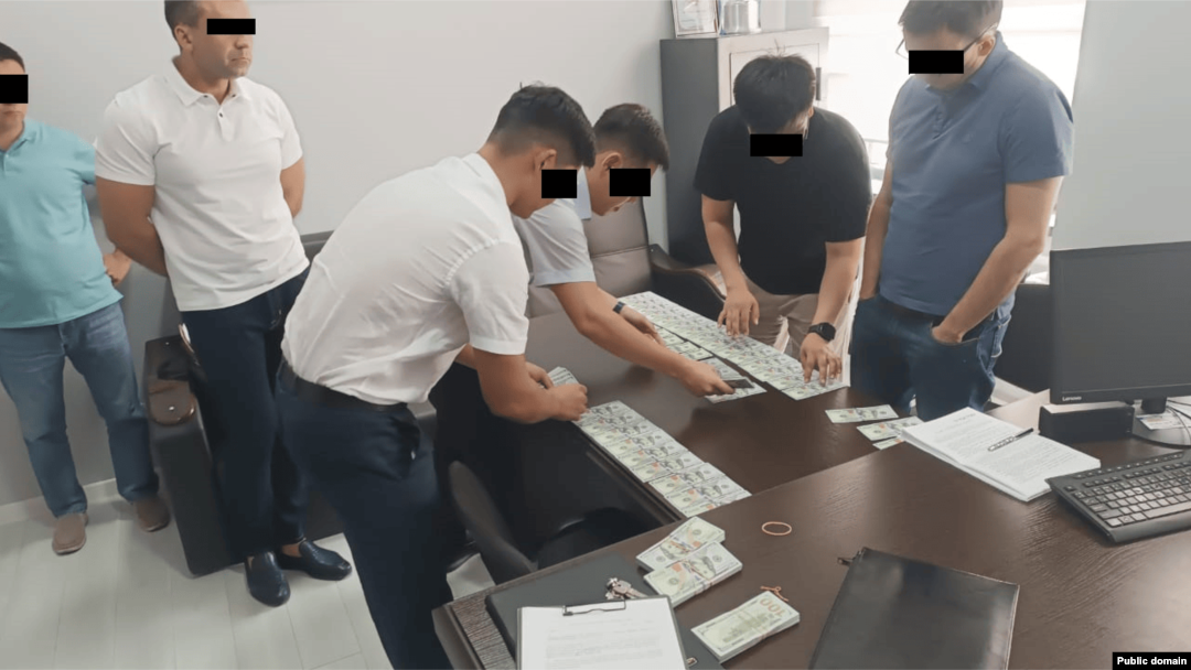 Пара берүүгө шектүүлөрдү кармоо учуру.