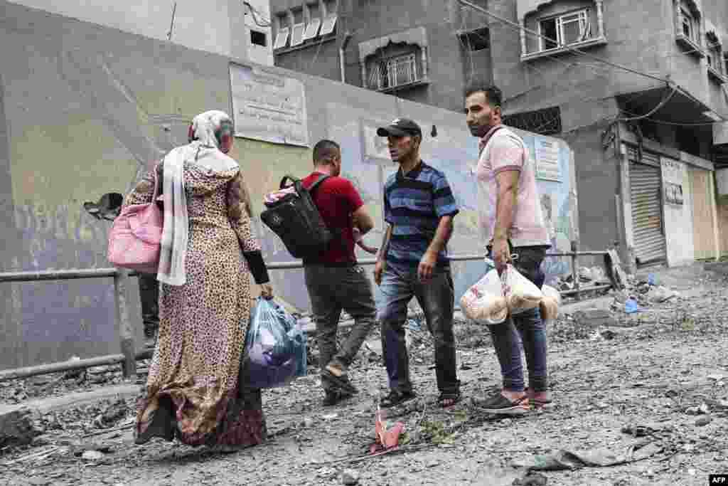 Palestinci napuštaju domove nakon izraelskih napada na grad Gazu 9. oktobra 2023.