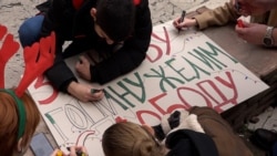 'Za Novu godinu želim slobodu': Studenti u protestu traže poništavanje izbora u Srbiji 