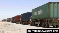 تصویر آرشیف: کانتینر های اموال تجارتی افغانستان که از بندر کراچی وارد افغانستان میشوند
