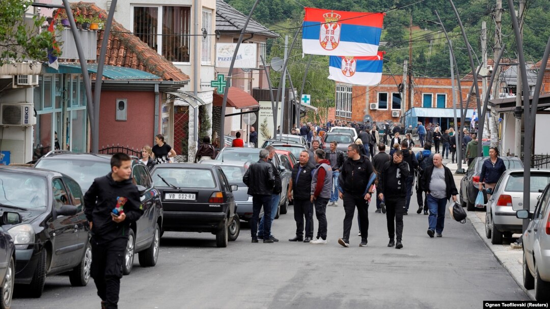 Guvernul de la Priștina încearcă să calmeze situația din nordul țării - succesul soluțiilor lor va depinde de susținerea politicienilor sârbi. Zubin Potok, nordul Kosovo, 31 mai.
