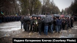 Проросійських бойовиків і активістів закидаюать яйцями. Запоріжжя, 13 квітня 2014 рокуФото з власного архіву Катерини Клочко 