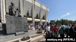 Церемония прощания с Муратом Ауэзовом прошла в Казахском национальном театре драмы имени Мухтара Ауэзова. Алматы, 16 июня 2024 года