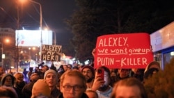 «Не забудем, не простим». Акция памяти Навального в Тбилиси
