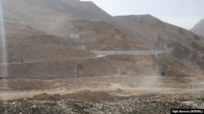 Operators from the Chinese-operated Zarafshon mine move limestone and gold to be refined, a process that locals say is polluting nearby areas.