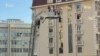 Украина байроғи: Тошкентдаги хонадон балконидан юлиб олинган "нейтраллик"

