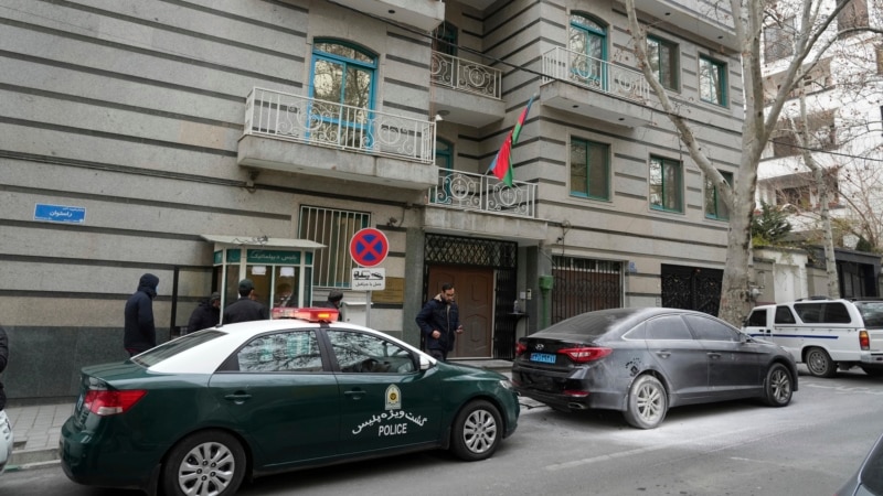 Azerbajxhani rihap ambasadën në Iran