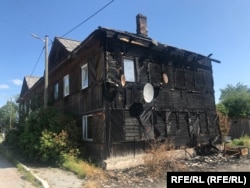 Один из домов, пострадавший от пожара. Городские власти утверждают, что отремонтируют здание