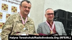 «Орден Святого Пантелеймона», яким нагородили українських військових та цивільних медиків. Київ, 27 липня 2024 року