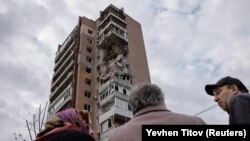 Многоэтажка, пострадавшая от атаки дрона в Харькове. Украина, 4 апреля 2024 года