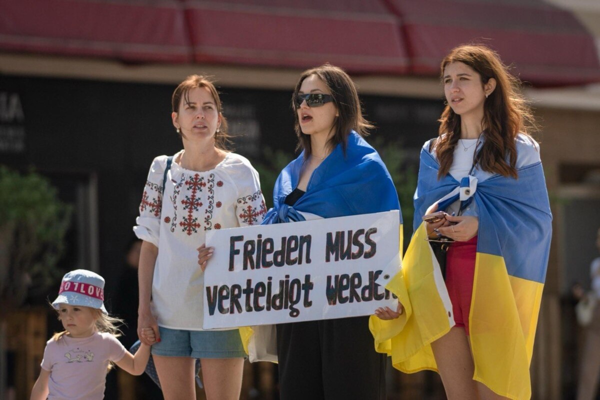 У Єврокомісії пояснили, чи можуть українці з тимчасовим захистом отримувати громадянство ЄС