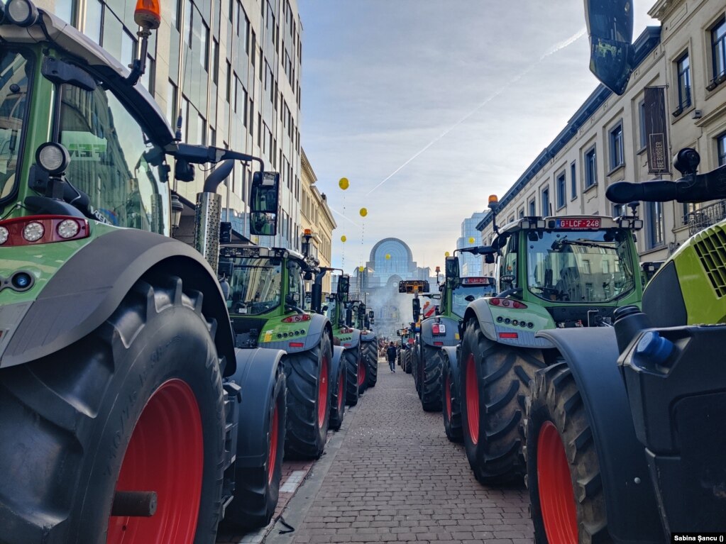 Rrugë e bllokuar në Bruksel nga traktorët e fermerëve më 1 shkurt.