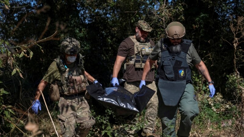 Ukrajinci sakupljaju tela ruskih vojnika na 'putu smrti'