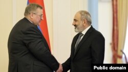 Armenia - Prime Minister Nikol Pashinian meets Russia's Deputy Prime Minister Alexei Overchuk, Yerevan, June 14, 2023.
