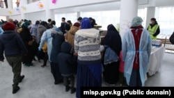 Репатриированные из Сирии женщины и их дети в реабилитационном центре в Кыргызстане. 16 февраля 2023 года. 