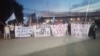 "Hoćemo pravo na bolovanje", jedna je od poruka dela radnika koji su 7. juna otpočeli protest u fabrici Jura u Leskovcu na jugu Srbije. 