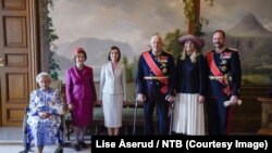 Suveranul norvegian (al treilea din dreapta) a spus recent că va sta pe tron cât îl vor ține puterile, chiar dacă a ajuns la 87 de ani: „E pe viață!”