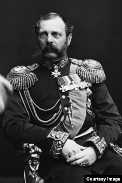 Александр II, император Всероссийский в 1855–1881 годах, прозванный "Царем-Освободителем". Фотопортрет сделан за год до гибели царя