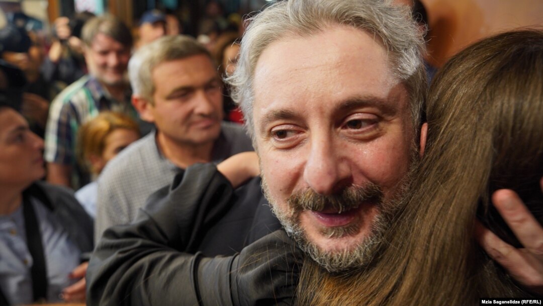 Family members, colleagues, friends, and opposition politicians met Nika Gvaramia at the prison gates in the southeastern city of Rustavi early in the morning on June 23.