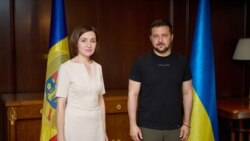 Președinta moldoveană Maia Sandu și colegul ei ucrainean Volodimir Zelensky la întâlnirea bilaterală avută în august 2023 în marginea unui summit, la Atena. După câteva luni, în decembrie, UE a dat „lumină verde” începerii negocierilor de aderare cu cele două țări. 
