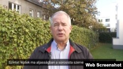 Kósa Lajos két videóban is kiállt a jelenlegi polgármester mellett és az akkumulátorügyben tüntetőkkel szemben