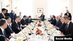 Встреча лидеров стран Центральной Азии с президентом ФРГ Франком-Вальтером Штайнмайером, Берлин. 29 сентября 2003 г.