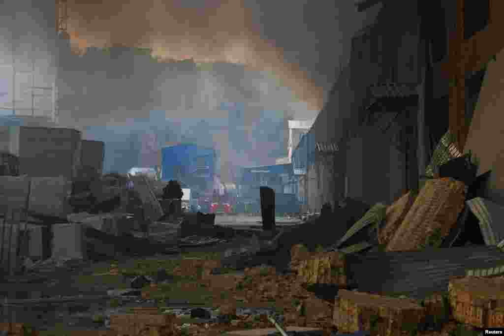 КИЇВ &ndash; Ракетна атака РФ, за даними ДСНС, спричинила пожежу на складі площею 3000 м&sup2;. Влада міста повідомила про п&#39;ятьох загиблих і 30 постраждалих
