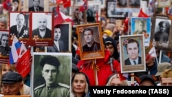Шествие «Бессмертного полка» на День Победы в Москве