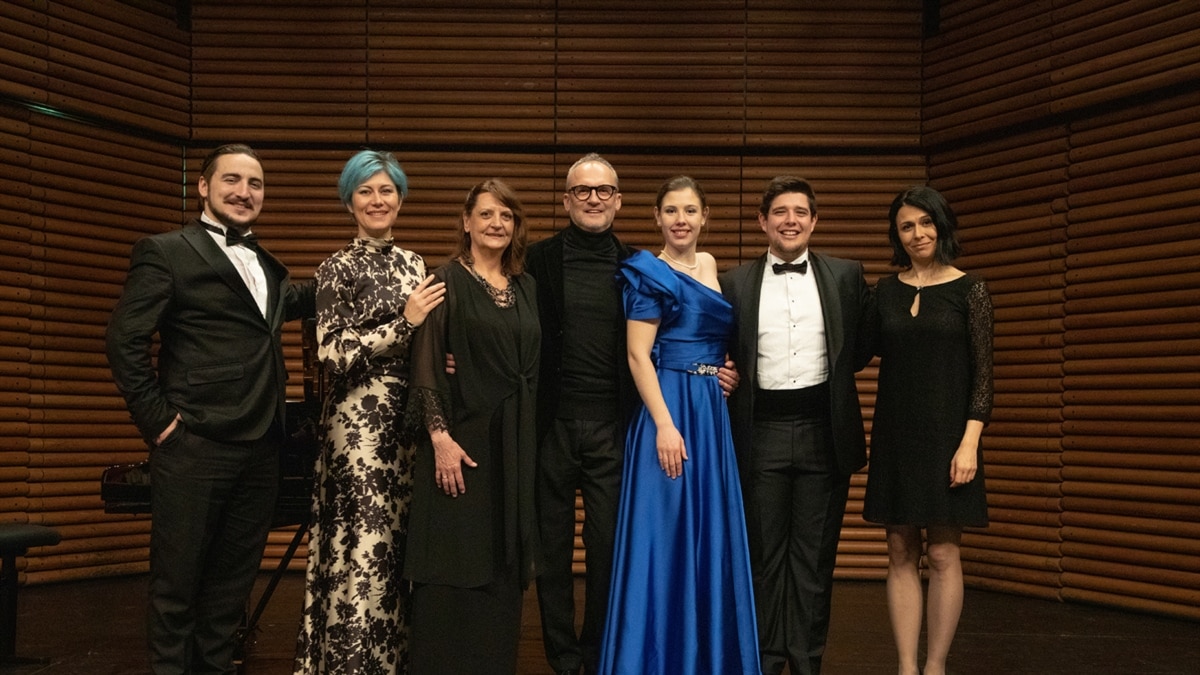 Ученици от майсторския клас на оперната прима Райна Кабаиванска в