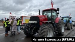 Протест польських фермерів. Блокада кордону у пункті пропуску Дорогуськ, Польща, 20 лютого, фото ілюстративне