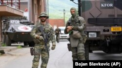 KFOR soldiers on duty in the northern Kosovar town of Zvecan. (file photo)