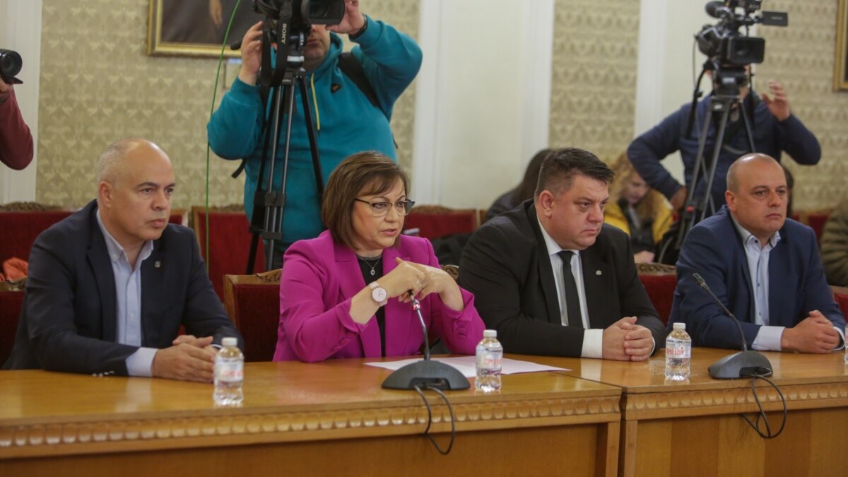 Лидерът на БСП Корнелия Нинова каза, че ще свика вътрешнопартийно