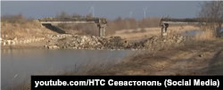 Взорванная российскими военными рукотворная дамба на Северо-Крымском канале, скриншот видео от 26 февраля 2022 года