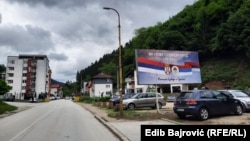 Bilbord na ulazu u Srebrenicu, 23. maj 2024. 