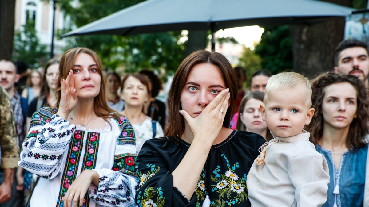 Ukrainians Honor Fallen Founder Of Vyshyvanka March Dedicated To Traditional Embroidered Shirt - Vimarsana News