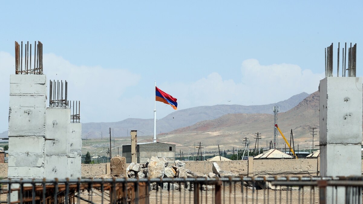 Ադրբեջանը Հայաստանից պահանջում է դադարեցնել Երասխում գործարանի կառուցումը