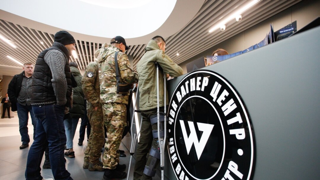 Жалаңаш Клэр Сандерс