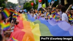 Societatea românească a devenit mult mai tolerantă față de minoritățile sexuale, în anii care au trecut de la primul Marș al Diversității. 